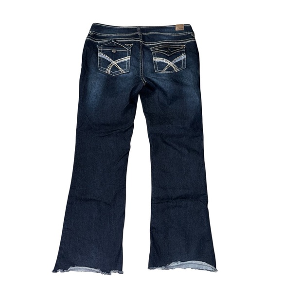 Wallflower Women’s 34x28 Luscious Curvy Fit Bootcut Jeans Raw Hem Dark Wash - Picture 3 of 8